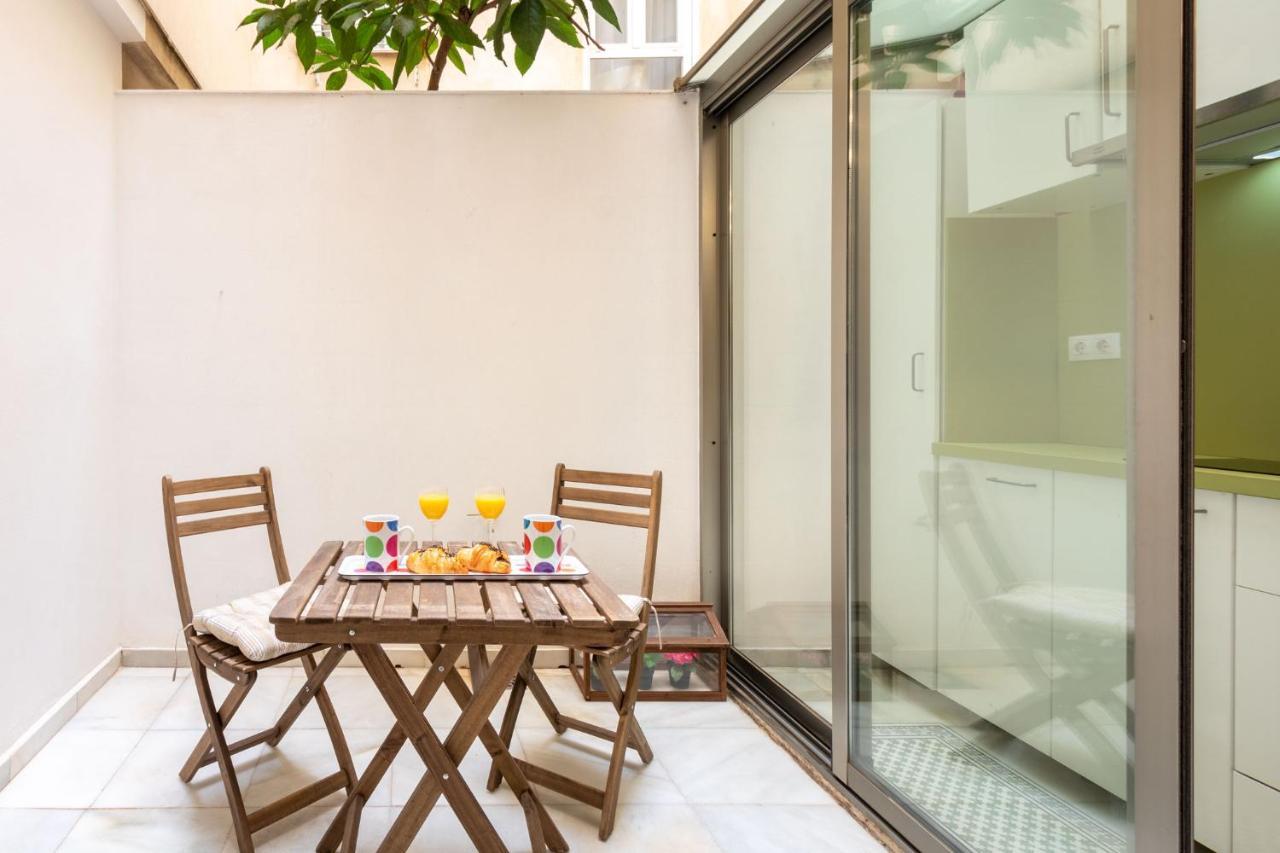 Goles Courtyard With Parking By Valcambre Apartment Sevilla Exterior foto