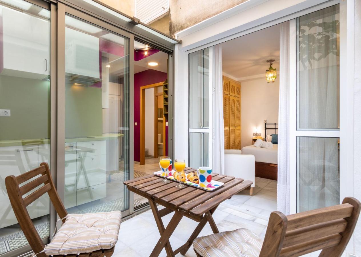 Goles Courtyard With Parking By Valcambre Apartment Sevilla Exterior foto
