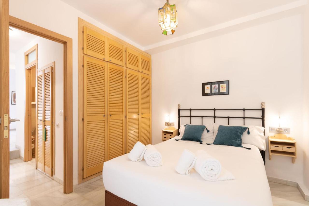 Goles Courtyard With Parking By Valcambre Apartment Sevilla Exterior foto