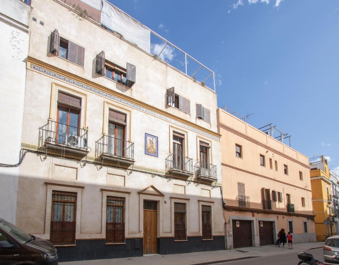 Goles Courtyard With Parking By Valcambre Apartment Sevilla Exterior foto